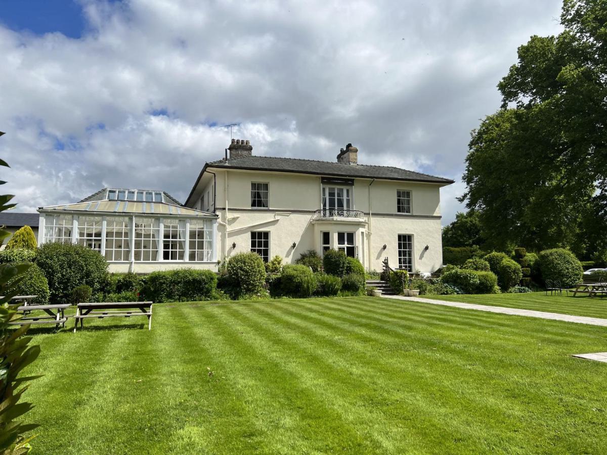 Highfield Hall Mold Esterno foto