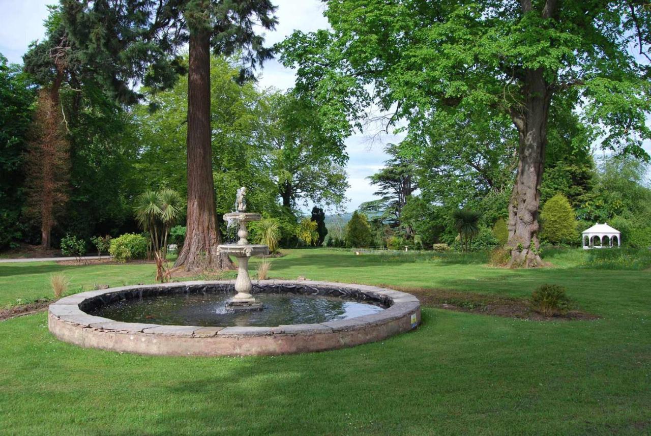 Highfield Hall Mold Esterno foto